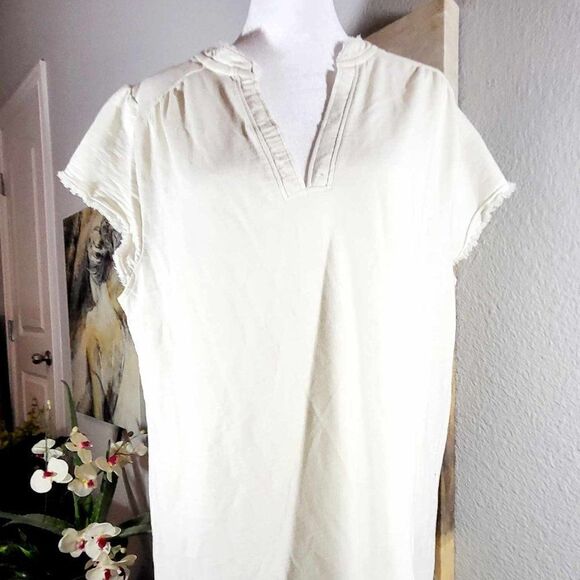Used: Wonderland  V neck Cream Dress size L - Picture 1 of 11